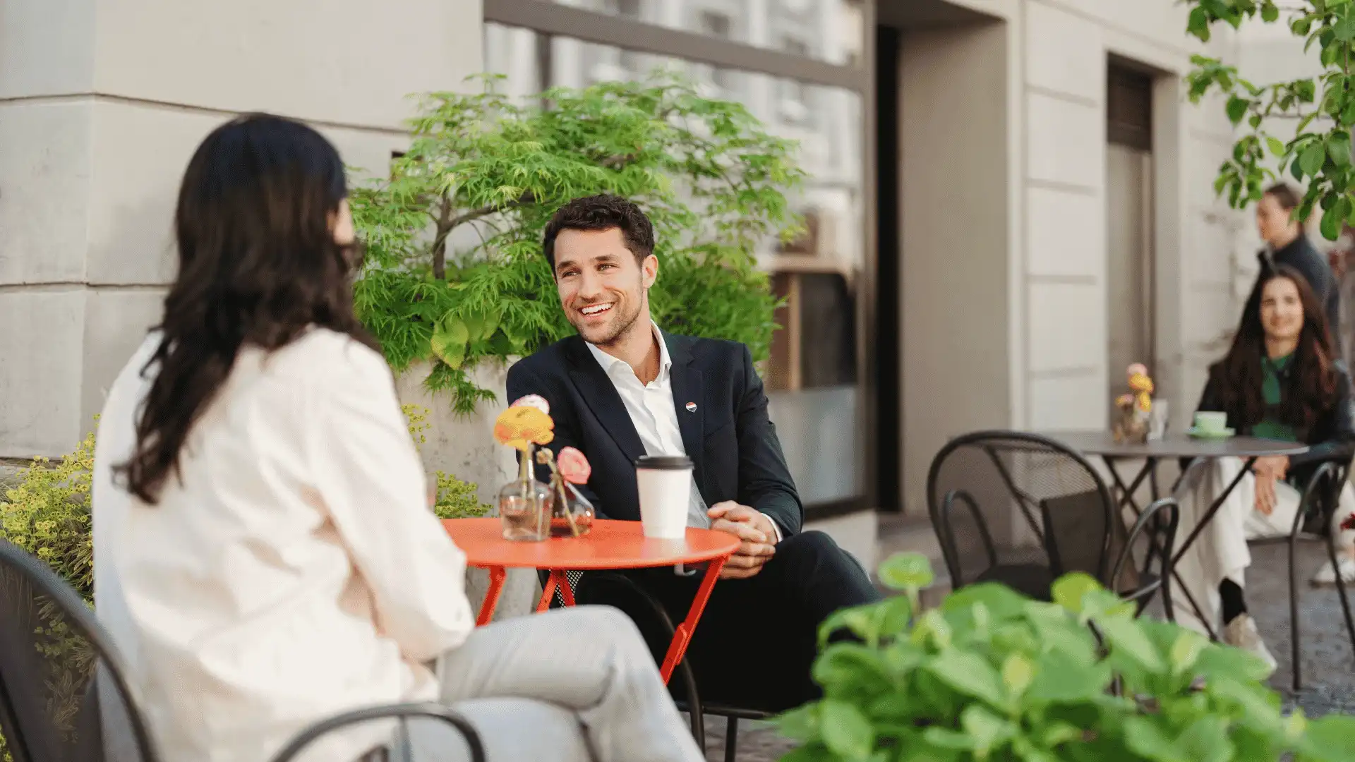 Agente REMAX Italia lavorando con clienti