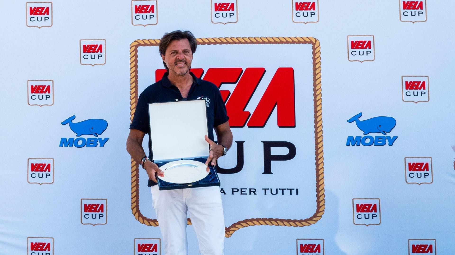 Il premio Velista dell’Anno 2026 al genovese doc Dario Castiglia. Armatore del Baltic 65 REMAX One, Castiglia è stato premiato nella categoria Owner per la rinascita sportiva dell’imbarcazione dopo i successi internazionali conquistati nel 2025. 